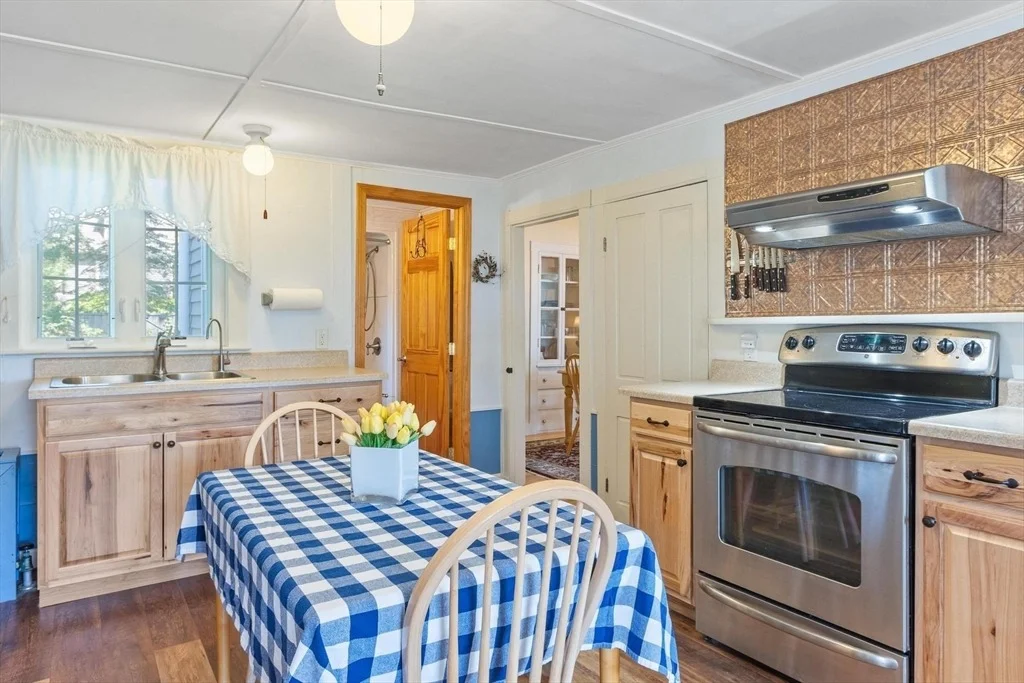 Photo of 397 Pleasant St
