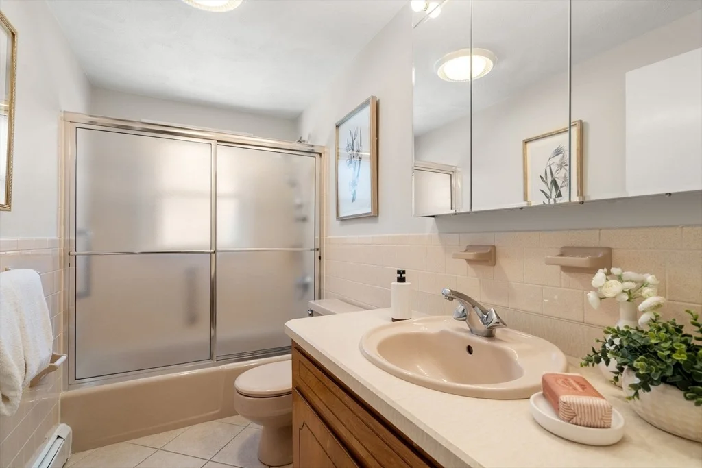 Photo of 56 Greenleaf Cir