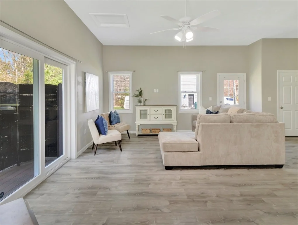 Photo of 7 Fieldstone Dr