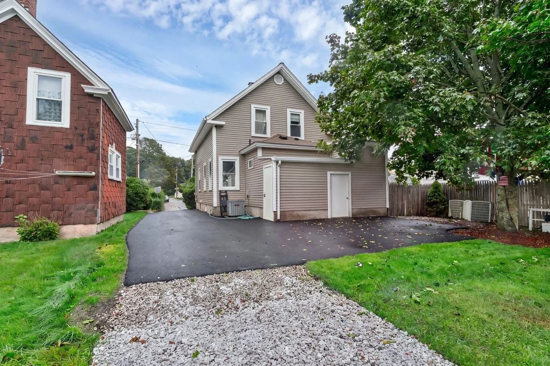 Photo of 25 Fuller Pl