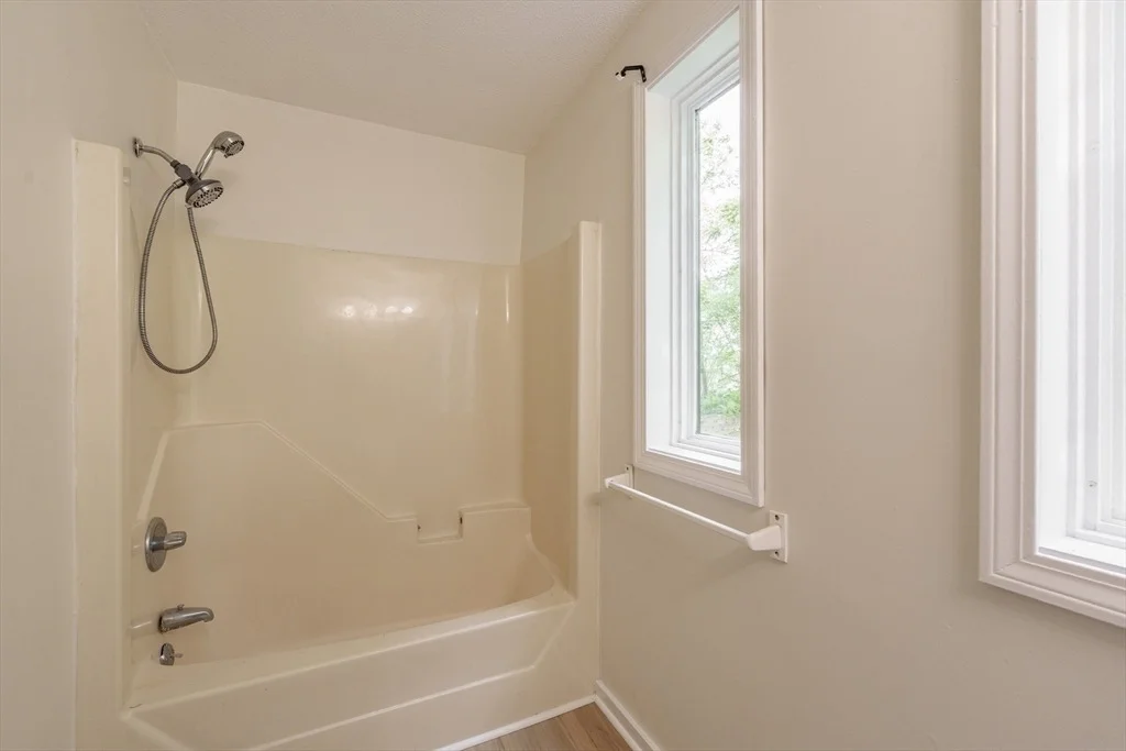 Photo of 499 Hadley Rd