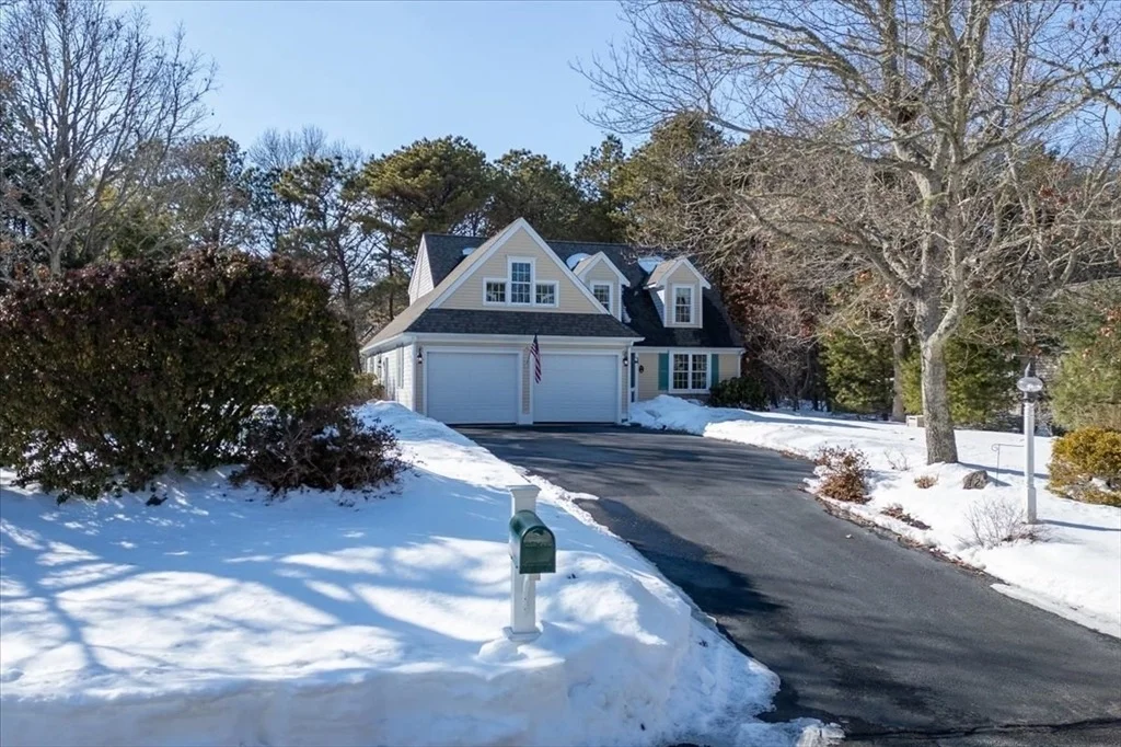 Photo of 12 Quashnet Woods Dr