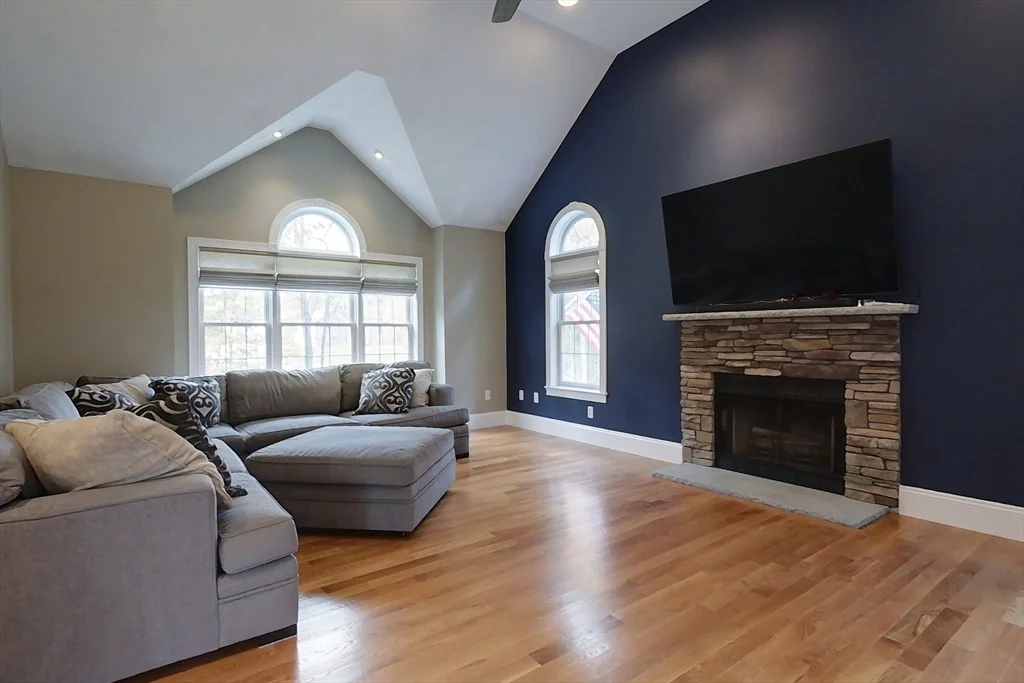Photo of 452 River St