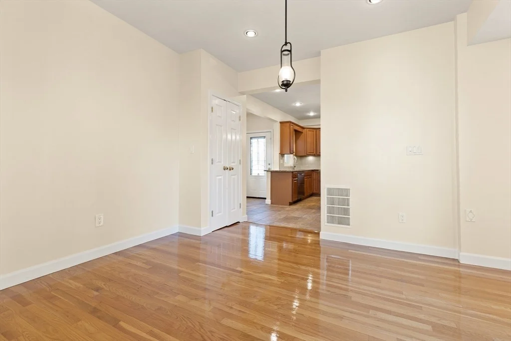 Photo of 34 Maple Avenue
