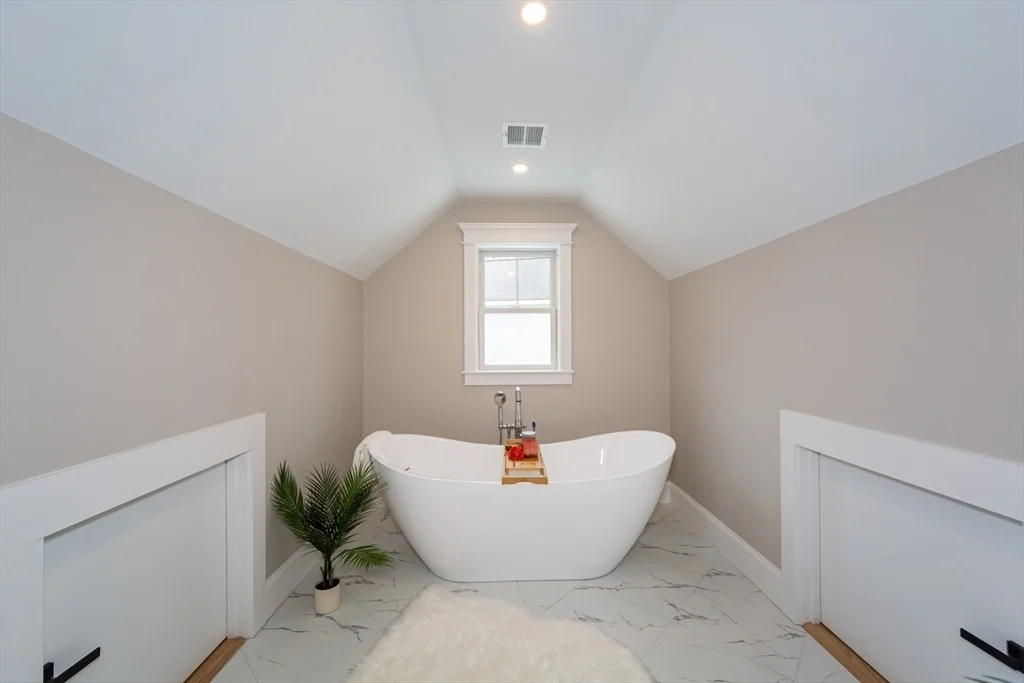 Photo of 6 Briar Ln