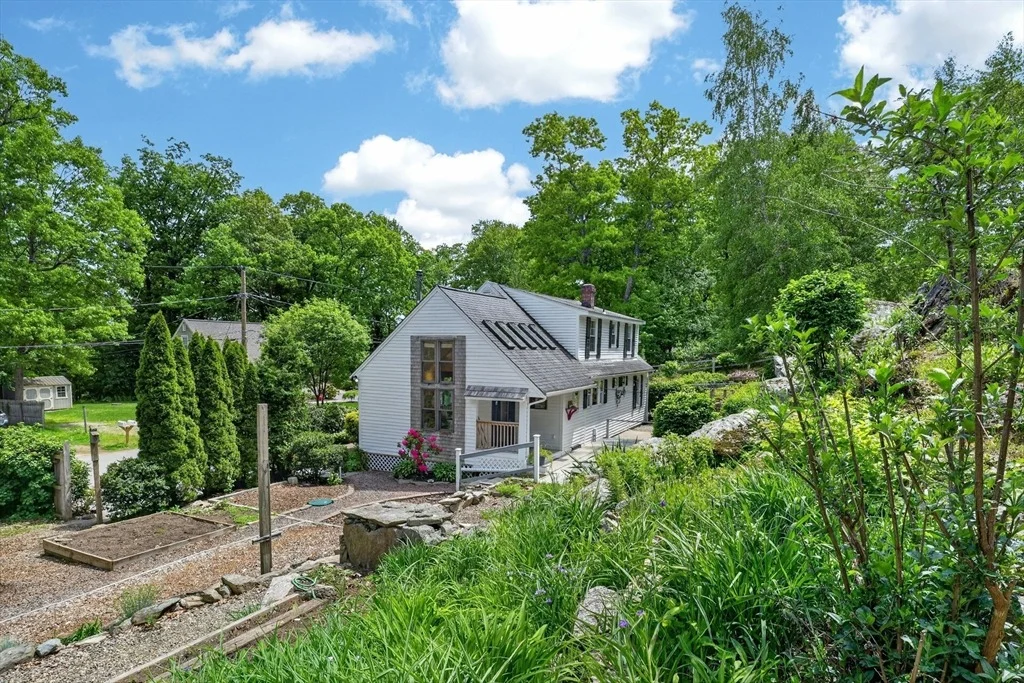 Photo of 9 Ledgewood Dr
