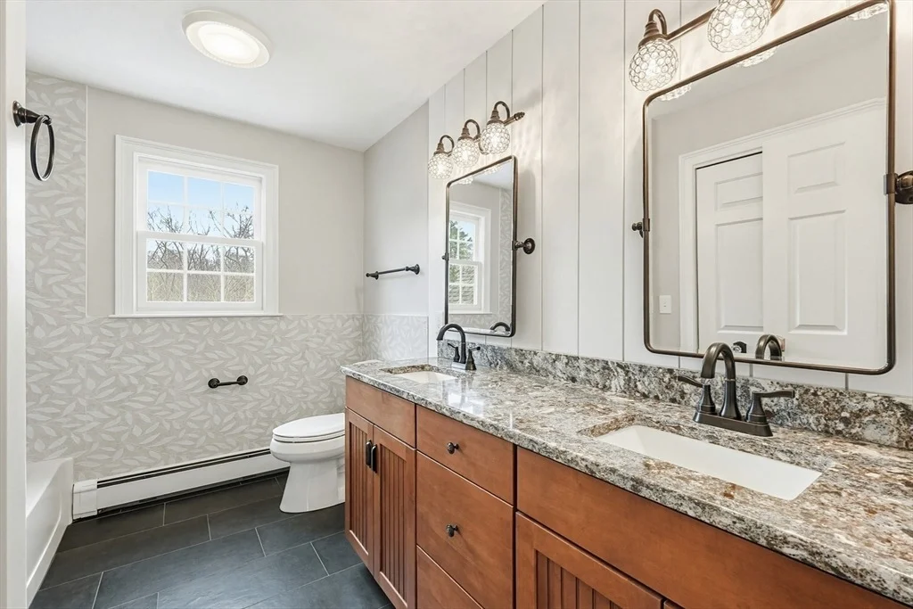 Photo of 2 Fieldstone Dr