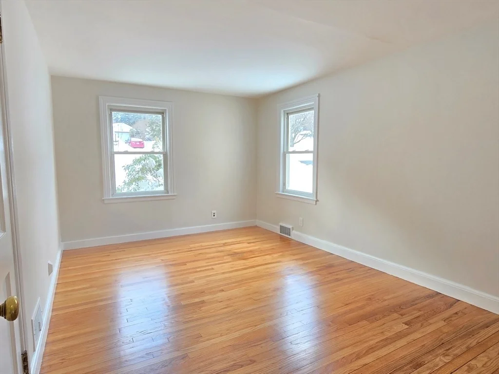 Photo of 37 Riverview Dr