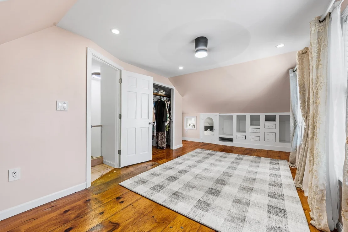 Photo of 294 Eastern Ave