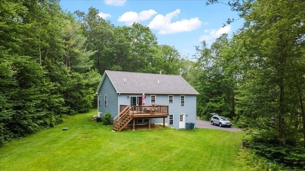 Photo of 1085 Southbridge Rd