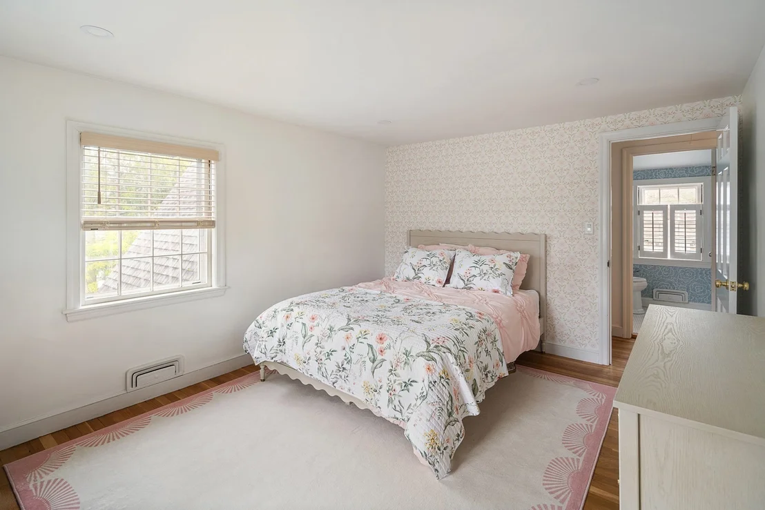 Photo of 39 River Glen Rd