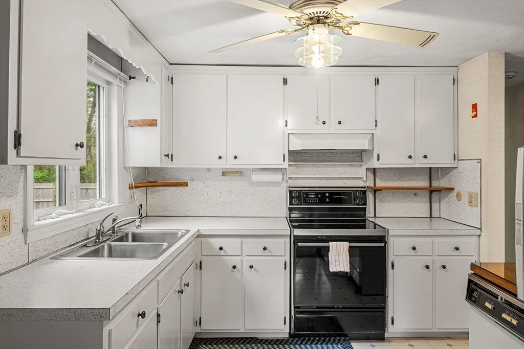 Photo of 11 Dadant Dr
