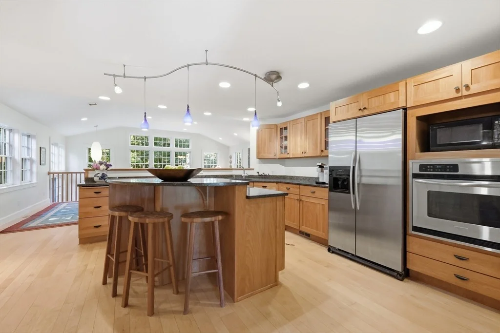 Photo of 77 Pleasantview Avenue