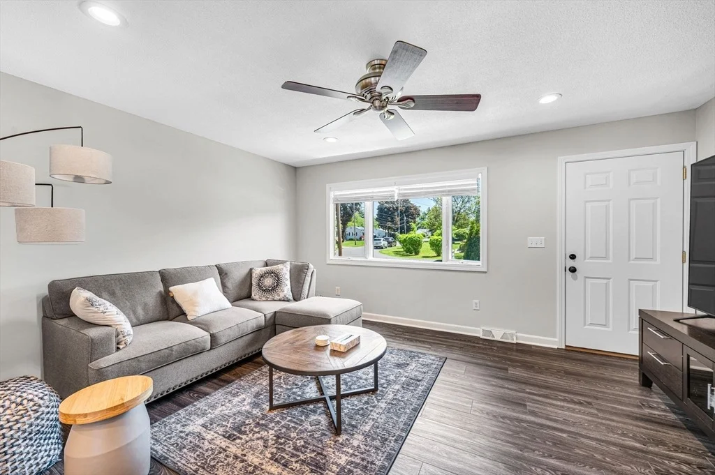 Photo of 46 Rochford Cir