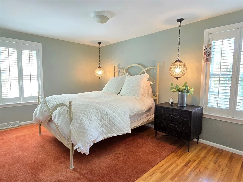 Photo of 33 Wayside Ln