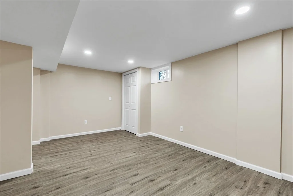 Photo of 1360 Granby Rd