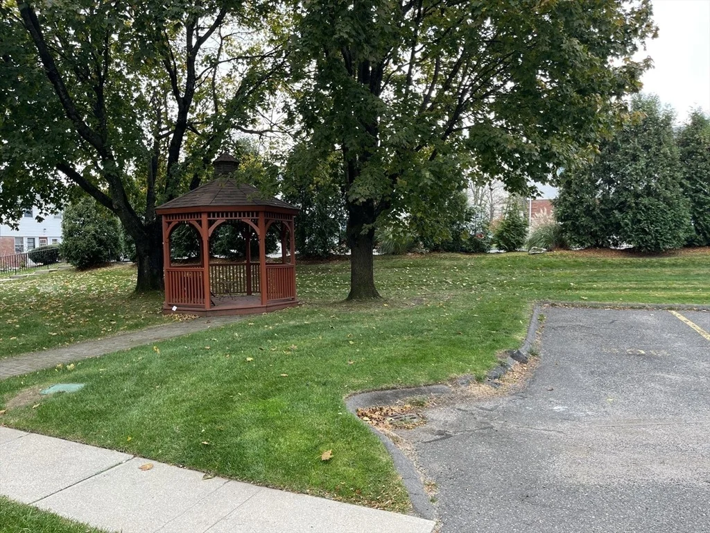 Photo of Unit C at 114 Colonial Cir