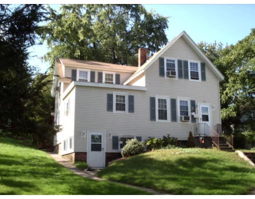 Photo of 1075 Main Street