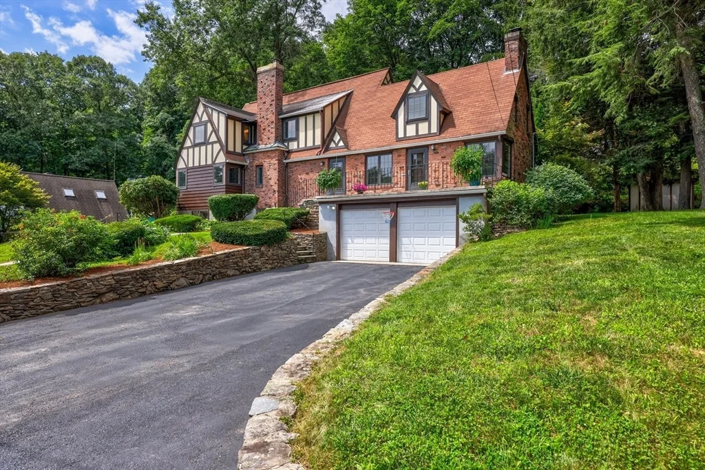 Photo of 6 Old Brook Dr