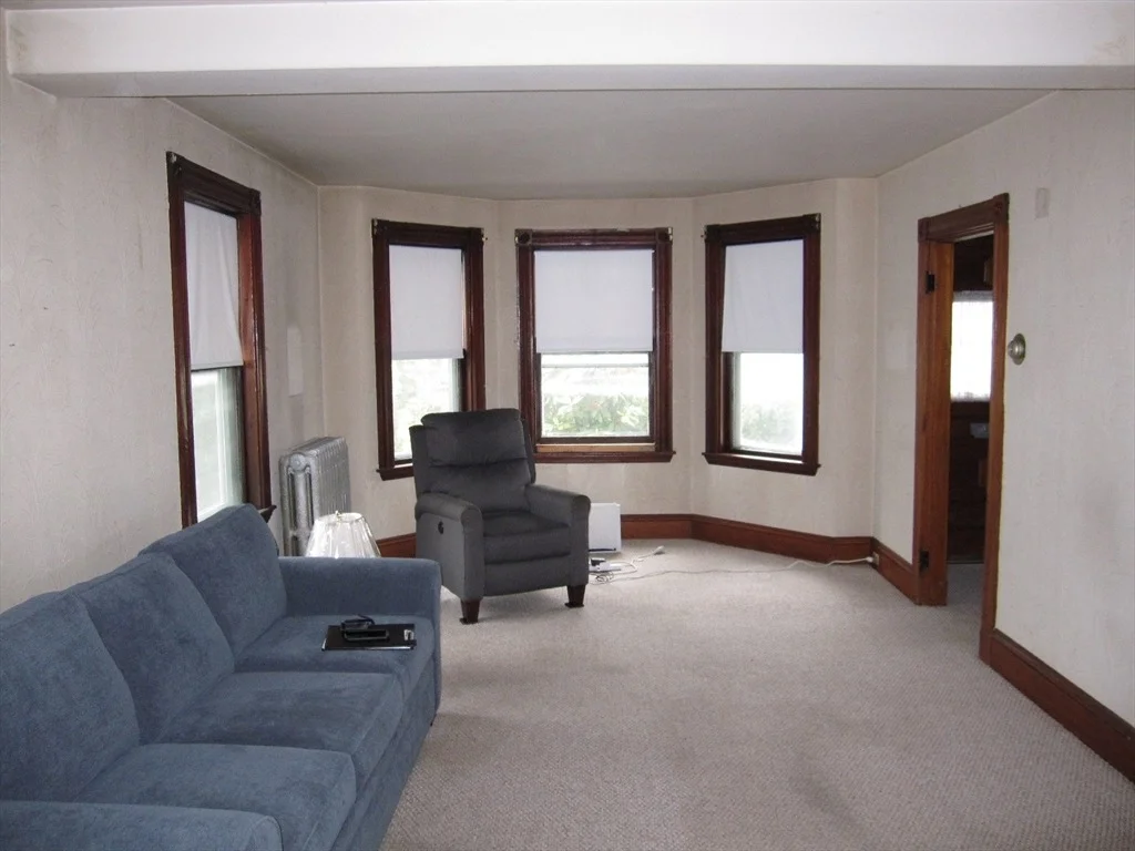 Photo of 6 Broads Avenue