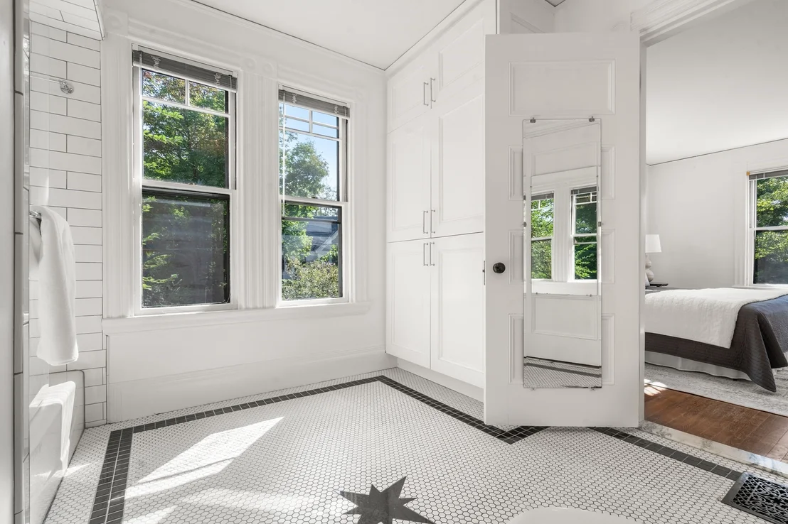 Photo of 6 Mercer Circle