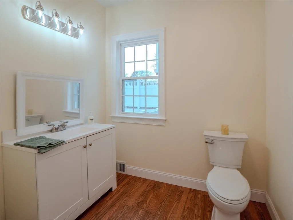 Photo of 33 Lakeside Dr