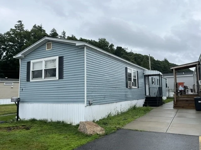 Photo of 7 Cadillac Dr