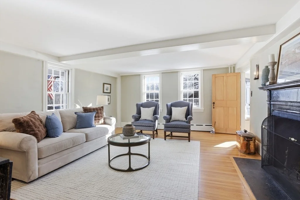 Photo of 105 Lexington Rd