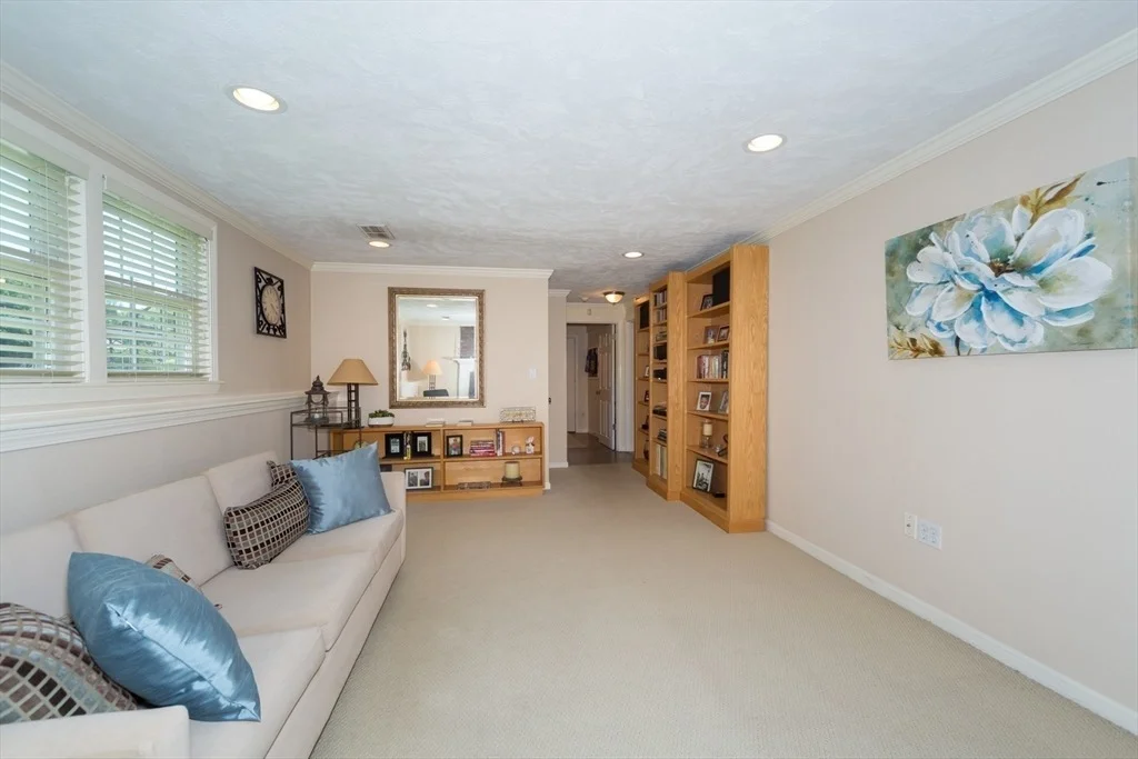 Photo of 9 Riverbend Dr