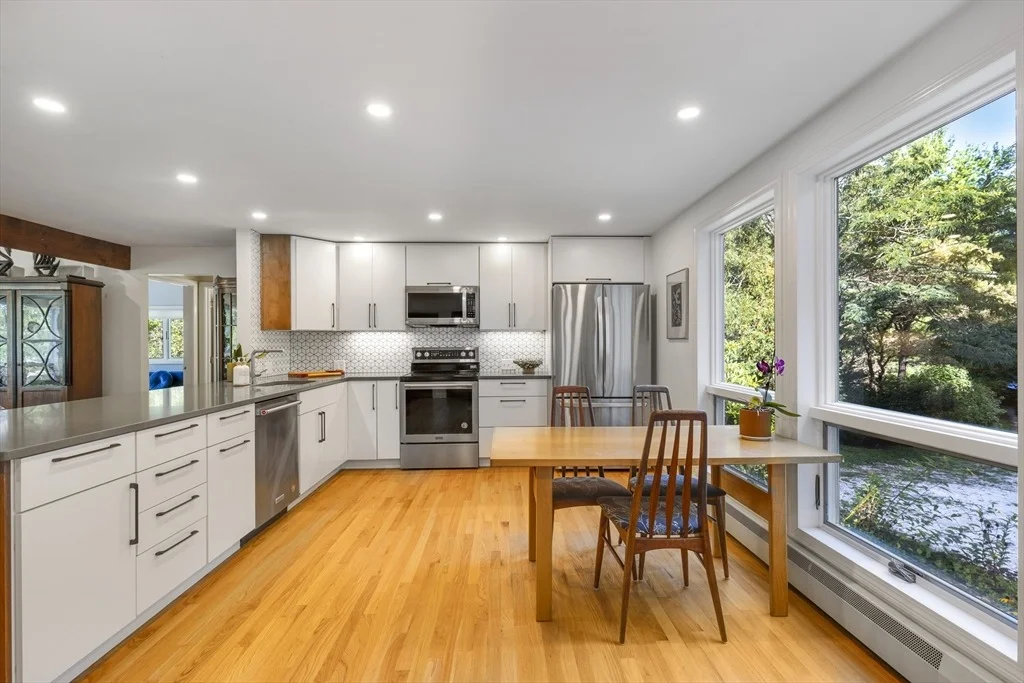 Photo of 225 Coles Neck Rd