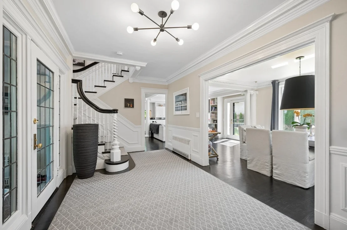 Photo of 1175 Centre St