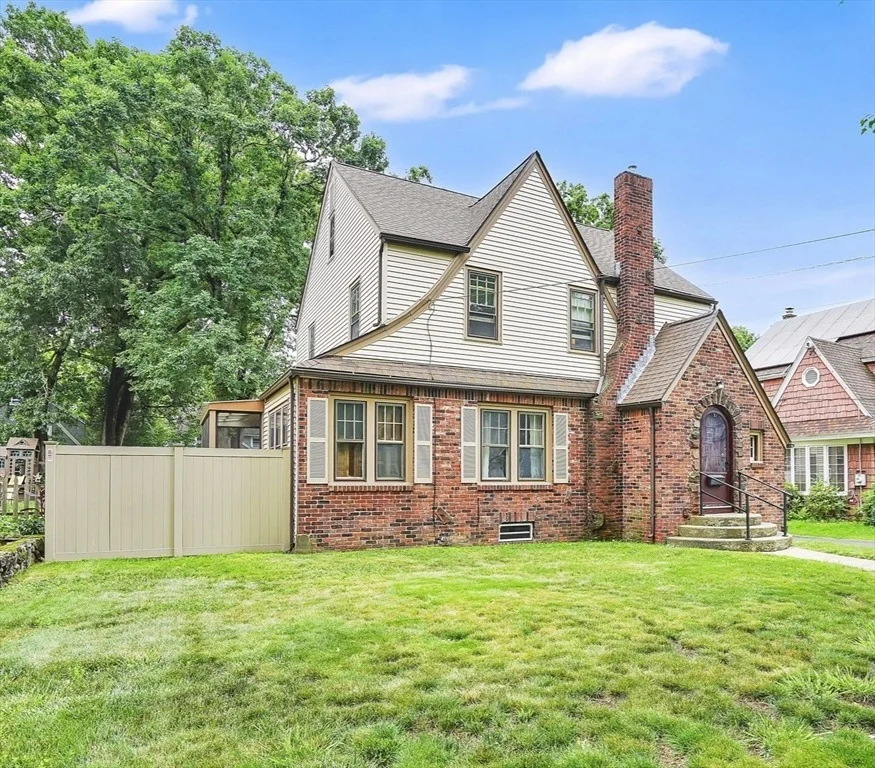 Photo of 33 Olmsted Dr