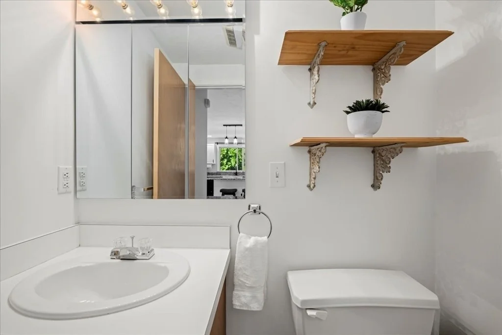 Photo of Unit 38C at 343 Captain Eames Cir