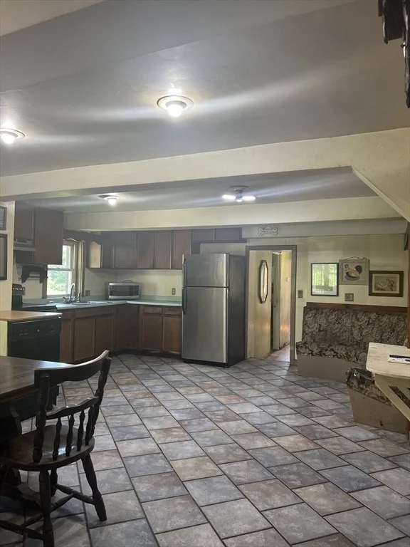 Photo of 19 Greenwich Plains Rd