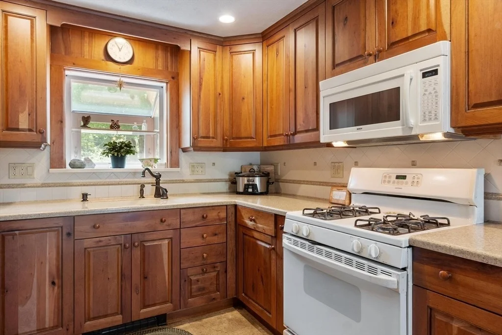 Photo of 165 Hockanum Road