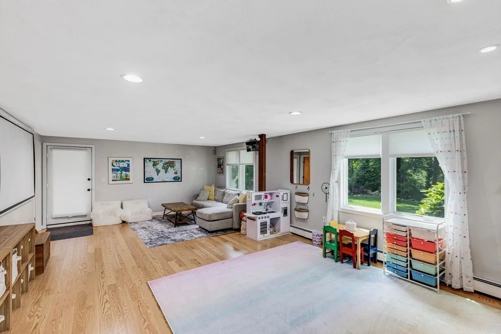 Photo of 8 Middlebury Ln