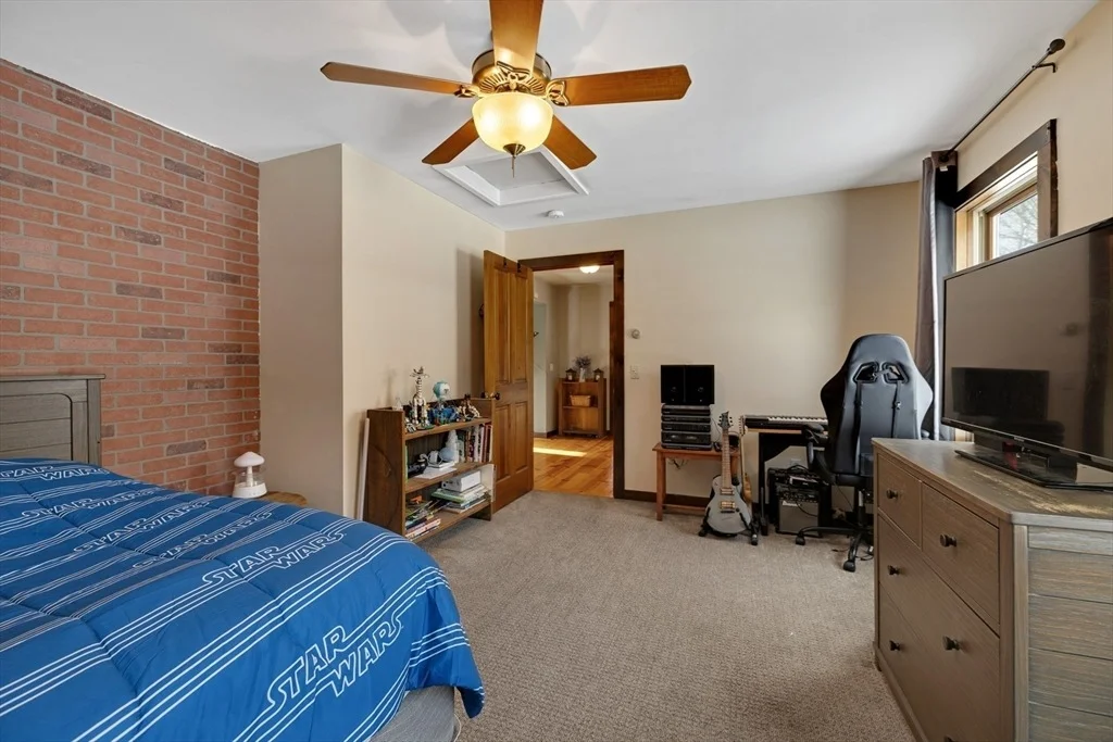 Photo of 593 Woodmere Rd