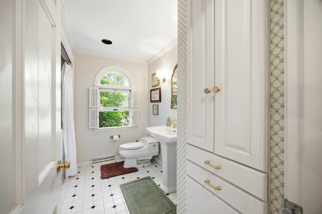 Photo of 64 Cambridge Cir
