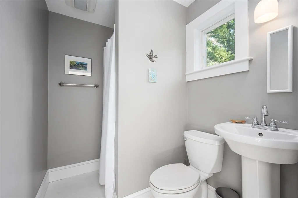 Photo of 374 Putnam