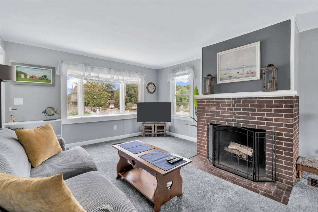 Photo of 7 Queens Bay Ln