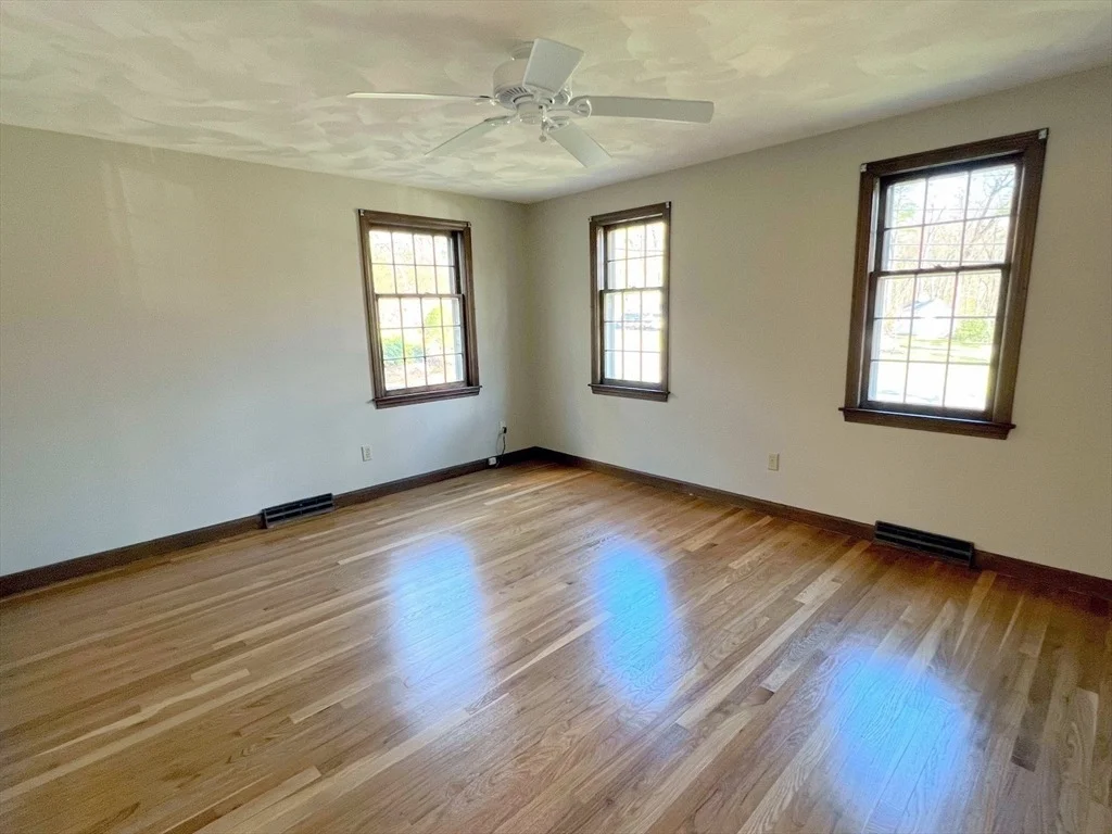 Photo of 43 Abbott Ln
