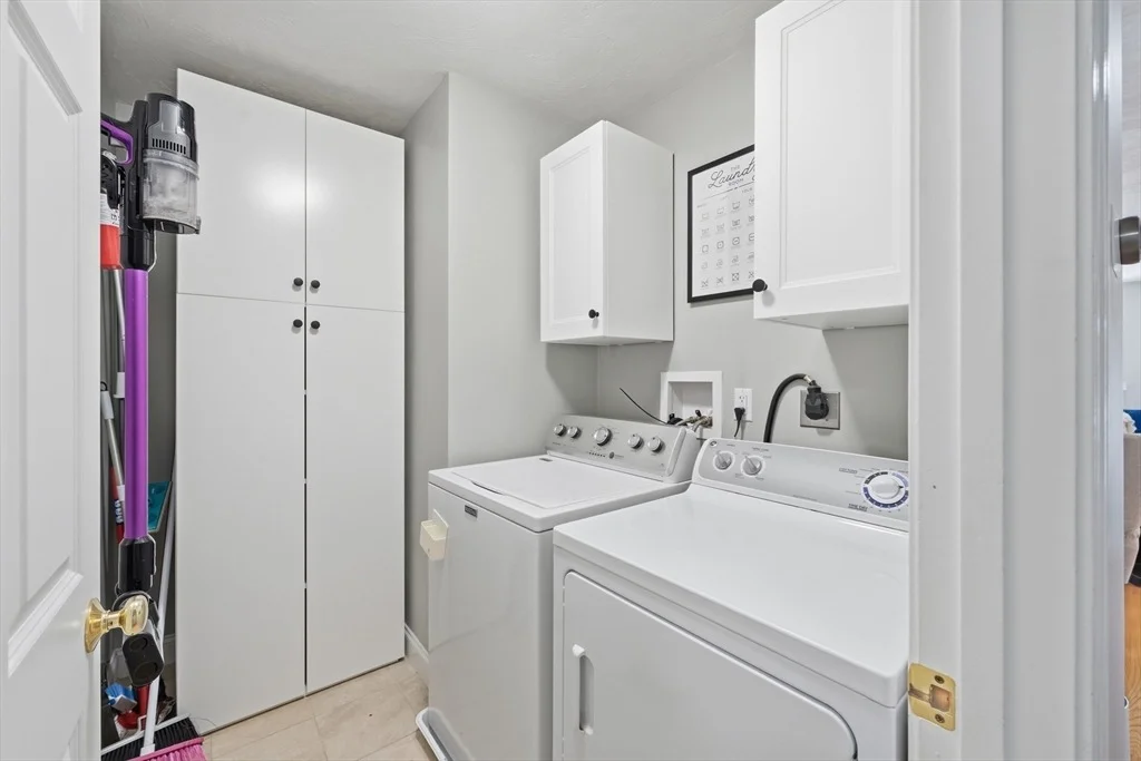 Photo of Unit B at 11 Macarthur Blvd