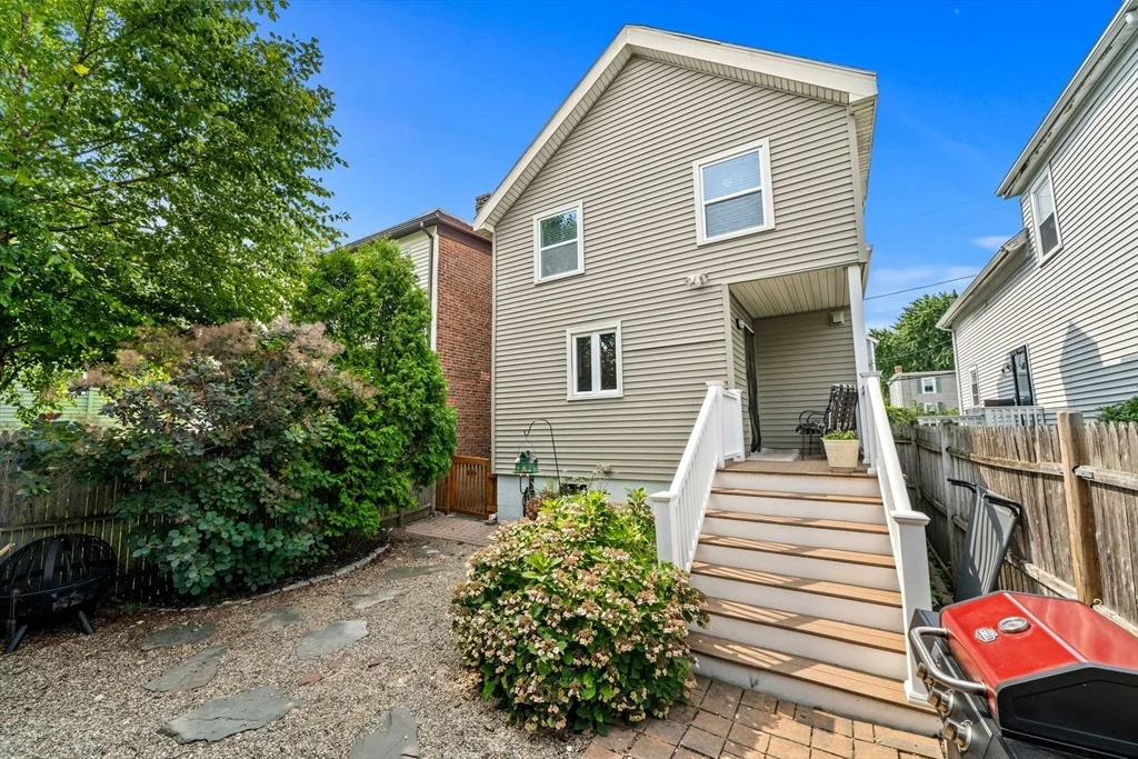 Photo of 15 Beacon St