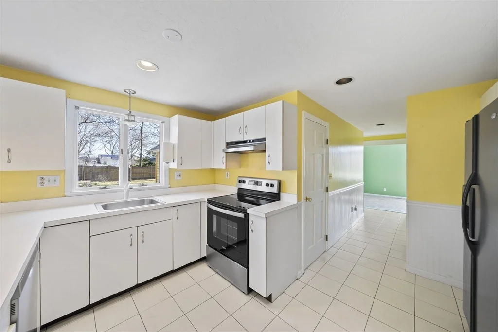 Photo of 75 Erica Dr