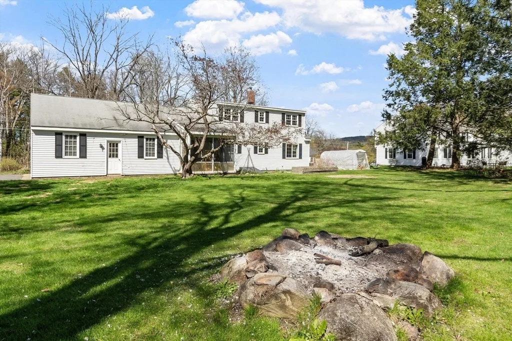 Photo of 40 Ivy Dr