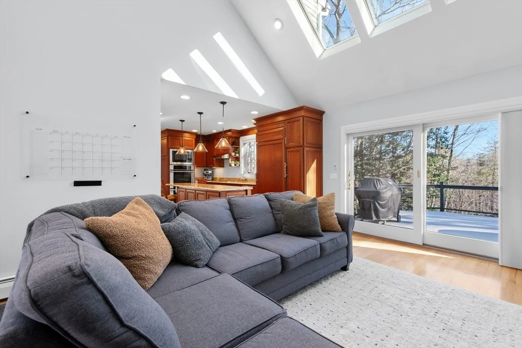 Photo of 25 Woodside Cir