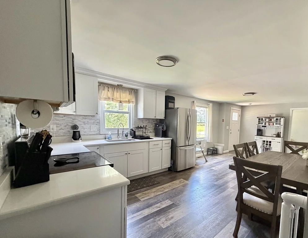 Photo of 412 Island Pond Rd