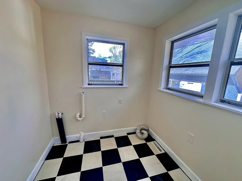 Photo of 40 Sandwich Rd
