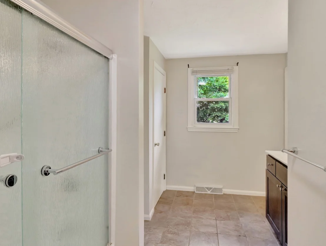 Photo of 16 Andrew Avenue