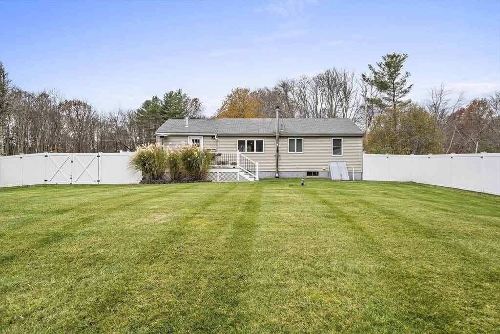 Photo of 2 Iris Ave